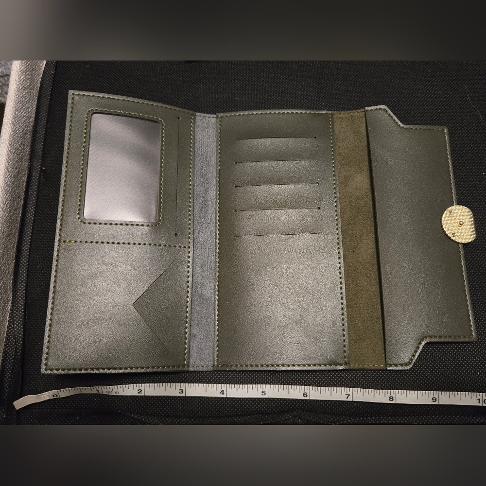 Olive wallet - Picture 3 of 3